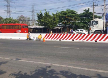 Thi công dải phân cách giao thông - Biển Báo Giao Thông Cường Phát - Công Ty TNHH Đầu Tư Giao Thông Cường Phát